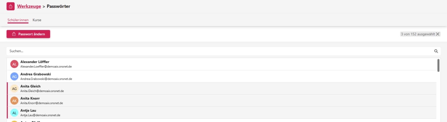 Passwortmanager mit drei ausgewählten Personen, oben rechts „3 von 152 ausgewählt"